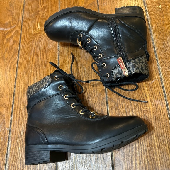 Michael Kors Reggie Size 2 Girls Youth Black Combat Lace Up Boots - Picture 3 of 8